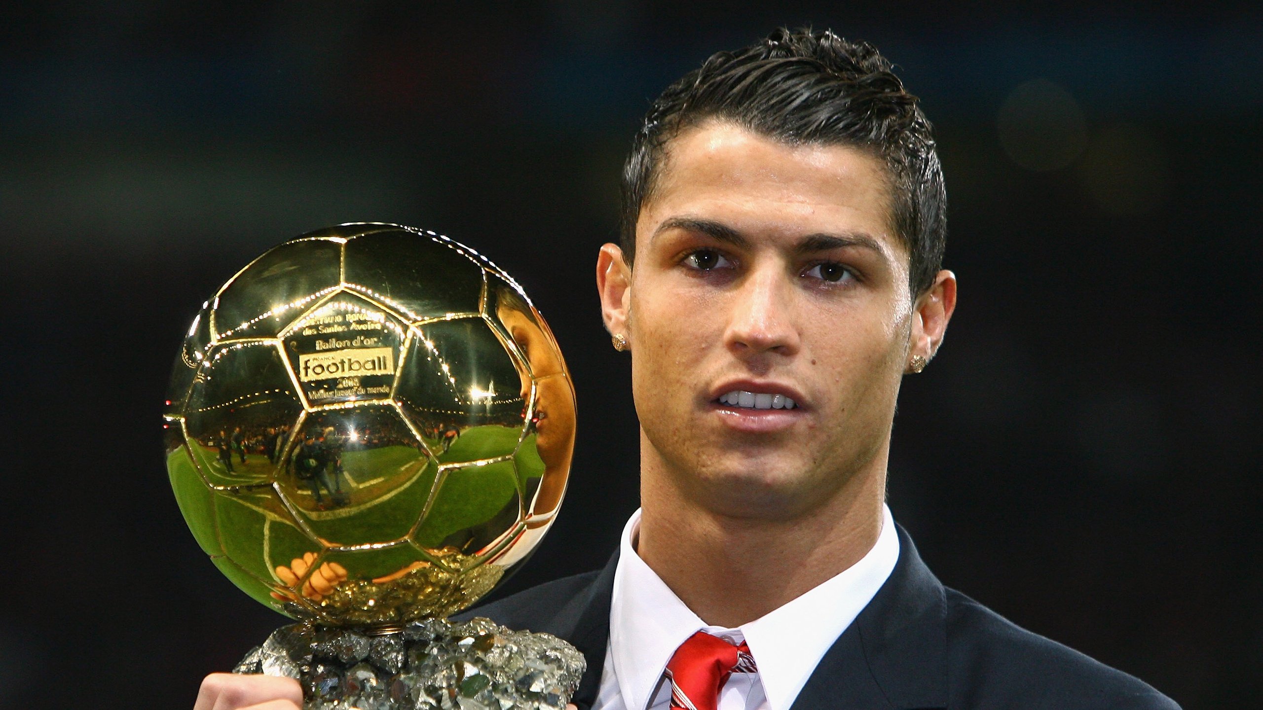 一粒世界波，炸出足球最原始的魅力，曼联与申花之战，为何令人热泪盈眶？世界波引爆梦剧场，曼联vs申花一役，为何令人热泪盈眶？